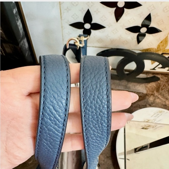 Michael Michael Kors NWOT GEMMA COLORBLOCKED TOTE blue,black and white - Picture 6 of 10